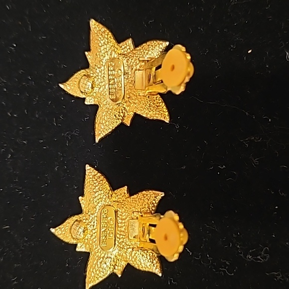 Vintage Poinsettia Earrings - Picture 6 of 9